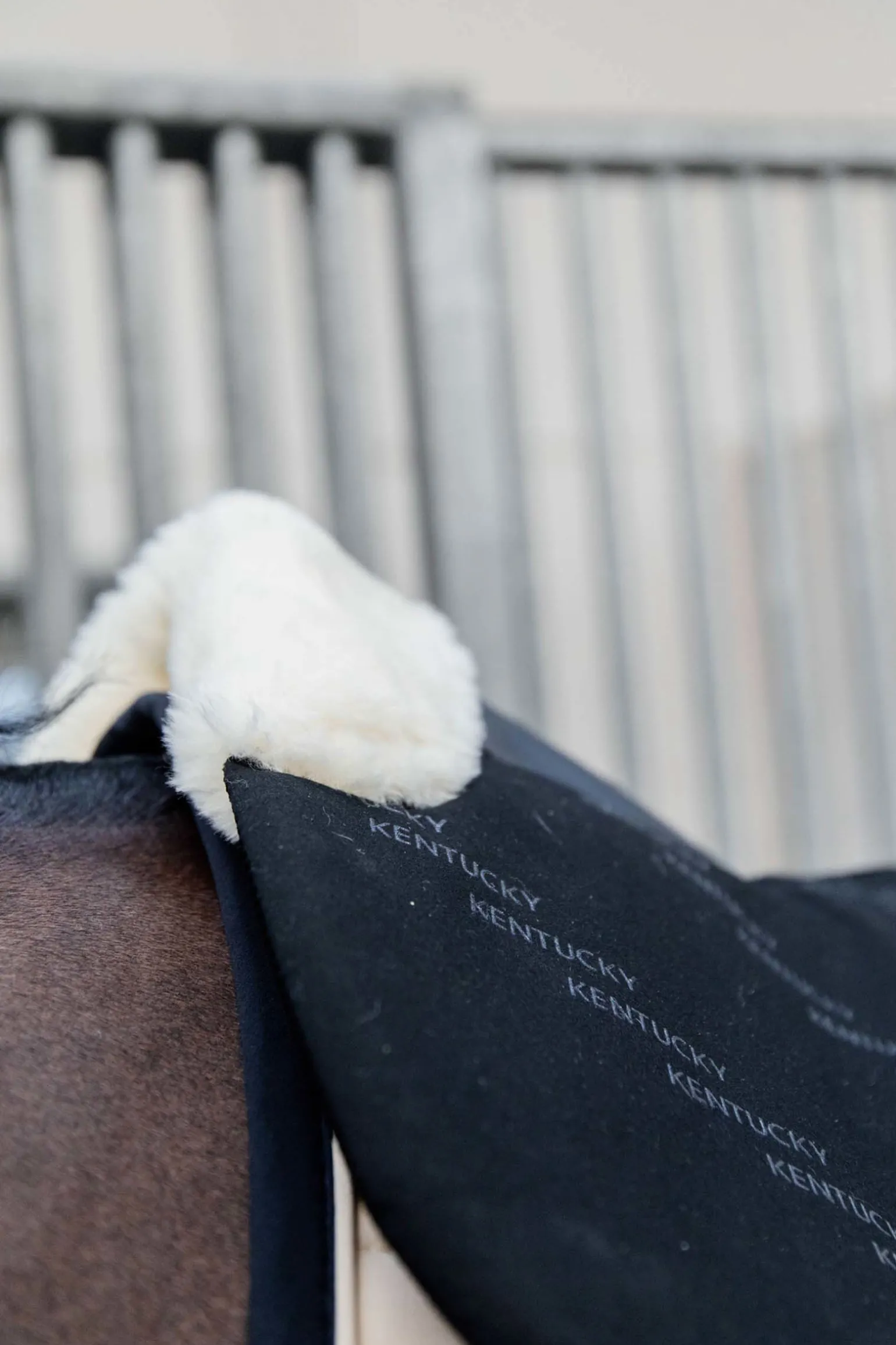 Kentucky Horsewear Impact Equalizer halvpad med saueskinn